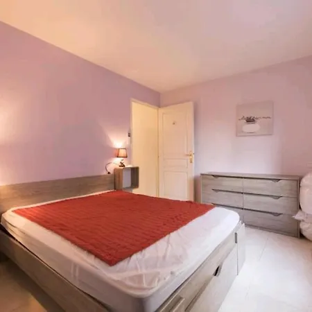 Jolie F2 Proche Commodites A 100 Metres De La Plage Saint-Raphaël