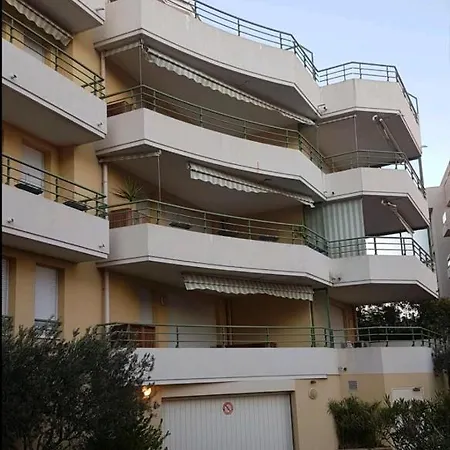 Appartement Jolie F2 Proche Commodites A 100 Metres De La Plage